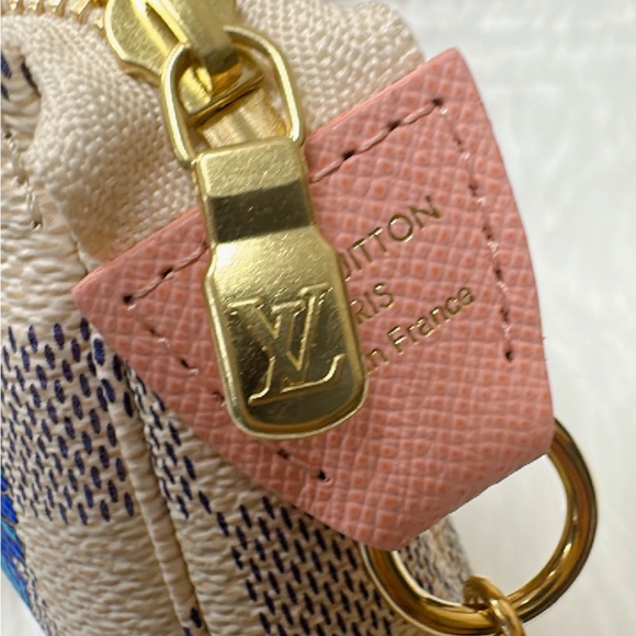 Authentic Louis Vuitton Limited Edition Damier Azur Mini Pochette 2018 ✨ - Picture 7 of 12
